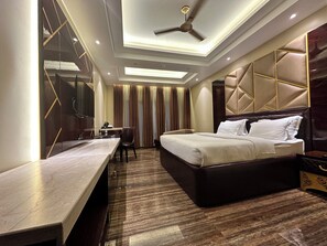 デラックス ルーム シティビュー | ミニバー、デスク、ノートパソコン用作業スペース、遮光カーテン