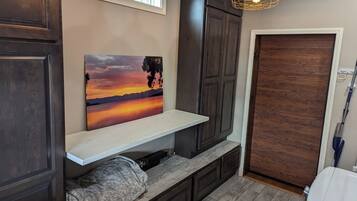 3 bedrooms, desk, travel crib, free WiFi