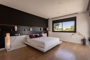 4 camere, ferro/asse da stiro, Wi-Fi gratuito, lenzuola