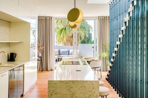 Fridge, microwave, oven, stovetop - Ultimate Escape in Vibrant De Waterkant at Ishani (Cape Town)