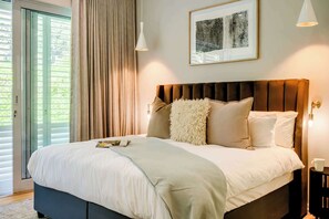 2 bedrooms, desk, iron/ironing board, WiFi - Ultimate Escape in Vibrant De Waterkant at Ishani (Cape Town)