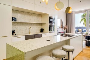 Fridge, microwave, oven, stovetop - Ultimate Escape in Vibrant De Waterkant at Ishani (Cape Town)
