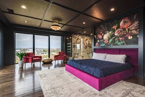 7 Schlafzimmer, Schreibtisch, Bügeleisen/Bügelbrett, WLAN