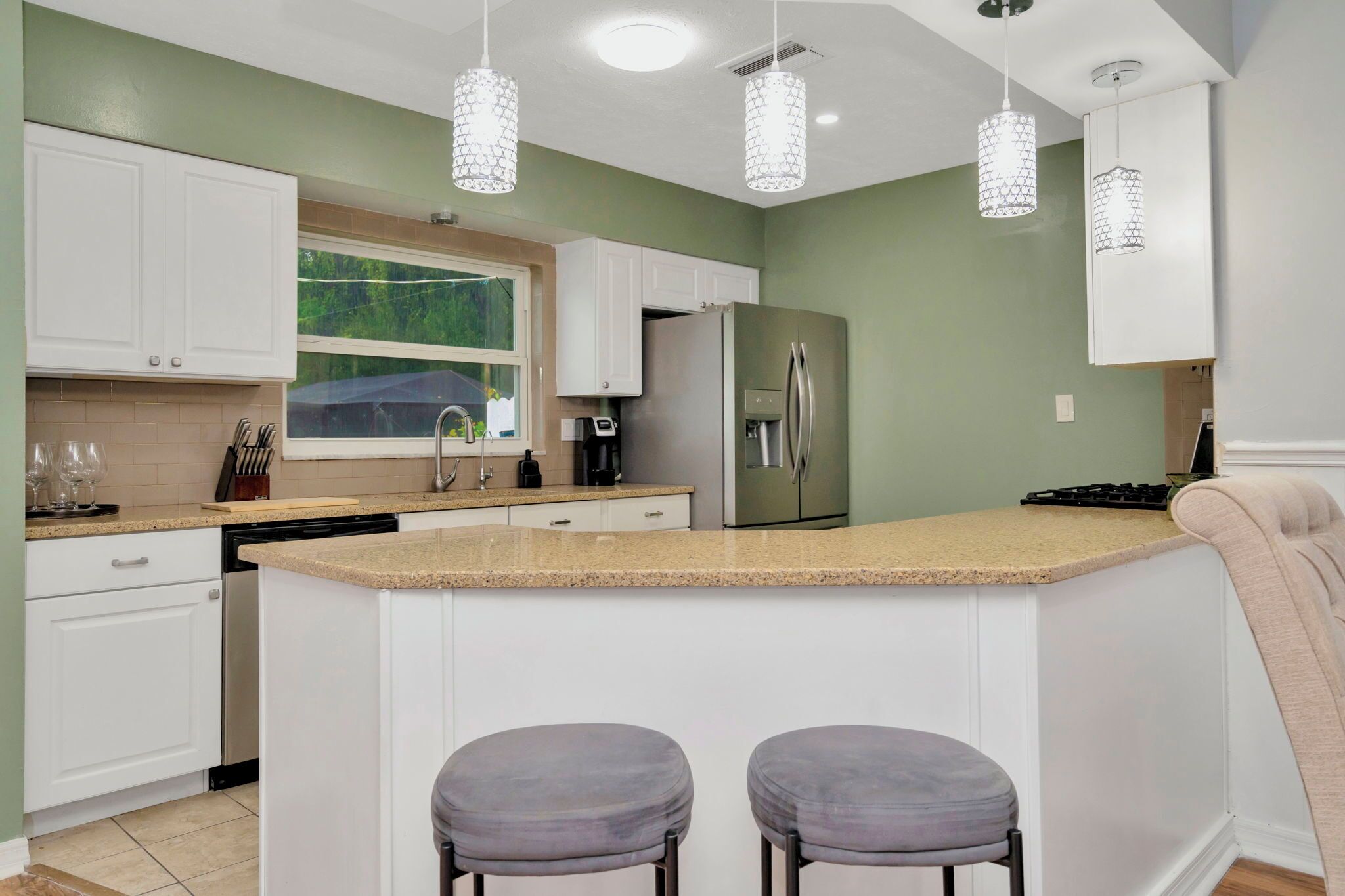 Microwave, oven, stovetop, dishwasher