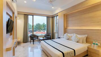 Executive King Bed Room | Blackout drapes, soundproofing, iron/ironing board, free WiFi