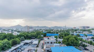 Executive King Bed Room | Blackout drapes, soundproofing, iron/ironing board, free WiFi