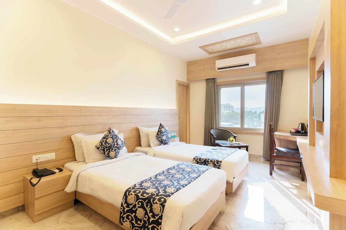 Blackout curtains, soundproofing, iron/ironing board, free WiFi