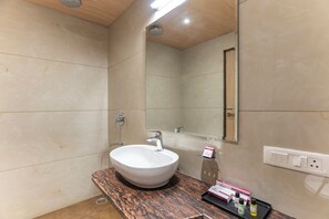 Superior Deluxe King Room | Bathroom | Shower, soap, shampoo, toilet paper - Hotel Lilichham (Udaipur)