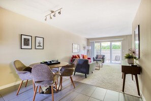 Interior - Hip Cupertino 2BR w/ Cinema, Gym & A/C, nr Restaurants, by Blueground (South Bay)