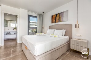 2 bedrooms, in-room safe, iron/ironing board, free WiFi