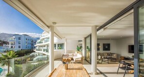 Outdoor dining - ViVi Homes pool, Terra apartment (Fuengirola)