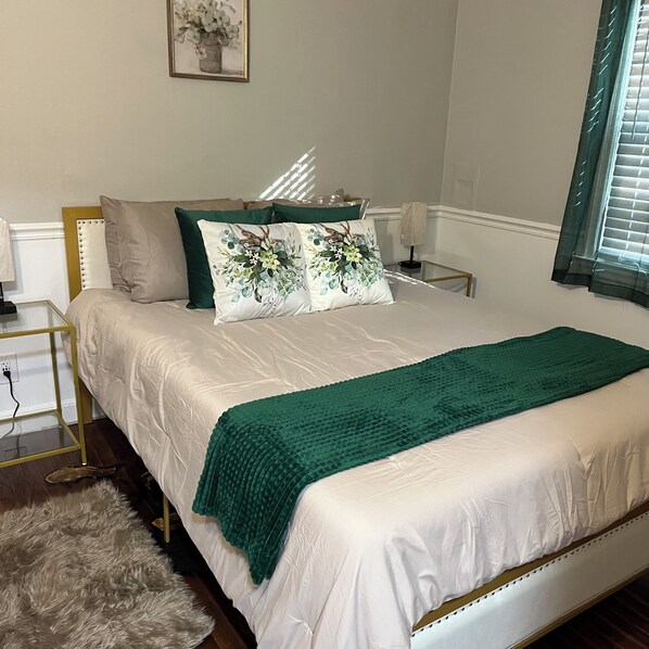 2 bedrooms, iron/ironing board, WiFi, bed sheets