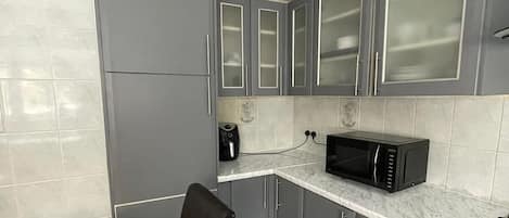 Micro-ondes, four, plaque de cuisson