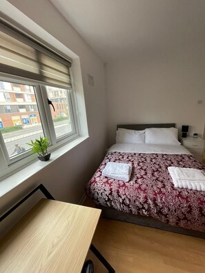 3 bedrooms, desk, iron/ironing board, WiFi