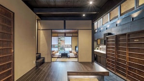บ้านพักทราดิชันนัล, 2 ห้องนอน, ห้องครัว, วิวสวน | บริเวณนั่งเล่น | ทีวีจอแบน 32 นิ้ว พร้อมช่องดิจิตอล