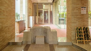 Pintu masuk properti