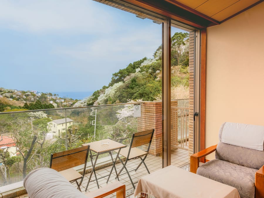 Comfort-værelse - flere senge - terrasse - bjergudsigt | Pengeskab på værelset, individuelt design, individuel indretning