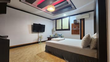 Desk, laptop workspace, free WiFi