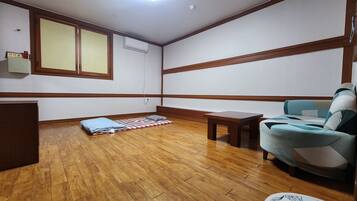 Desk, laptop workspace, free WiFi