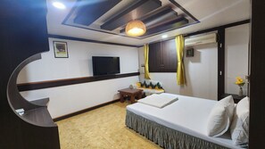 Deluxe Twin Room, City View | Desk, laptop workspace, free WiFi - Gumi TwoYa Motel (Gumi)