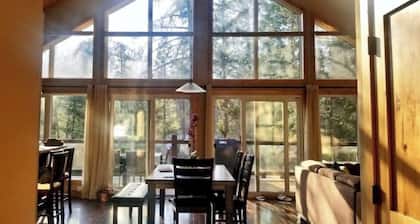 (Bed & Breakfast) ~ Private Mountain Dream Retreat