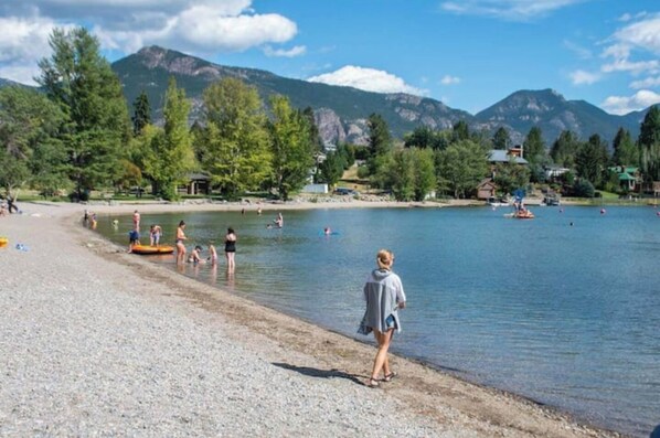 Beach towels - (Bed & Breakfast) ~ Private Mountain Dream Retreat (East Kootenay)
