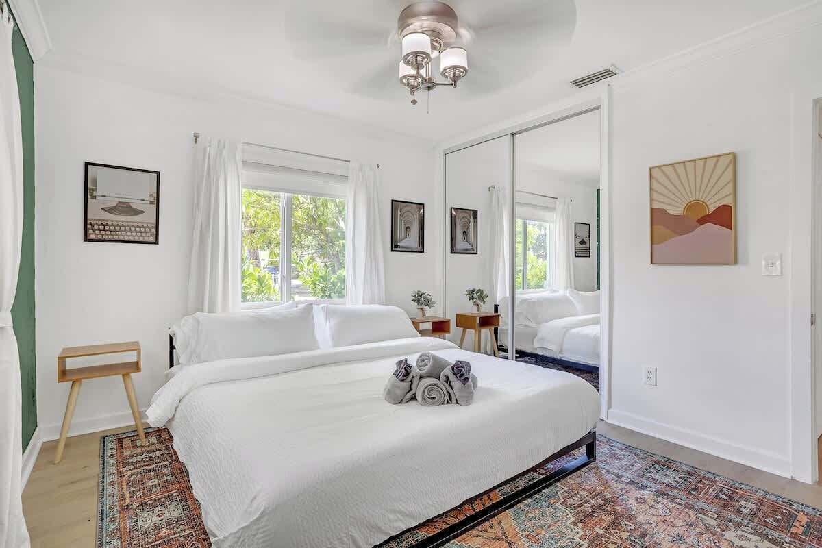 4 habitaciones, tabla de planchar con plancha, cuna de viaje y wifi 