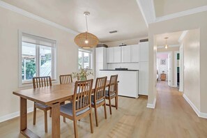 Dining - New Listing Cozy Miami Springs  | Relaxing Retreat (Miami Springs)