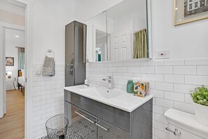 Shower, hair dryer - New Listing Cozy Miami Springs  | Relaxing Retreat (Miami Springs)