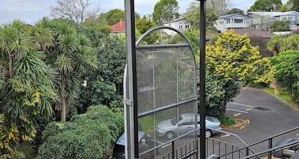 CUTE, COMFY, AFFORDABLE STUDIO 23 +CARPARK