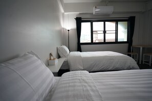 Habitación básica con 1 cama matrimonial o 2 individuales | Insonorización y wifi gratis 
