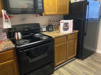 Cozy 2-bedroom with AC and WiFi in welcoming Sandy Springs