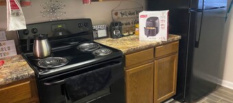 Cozy 2-bedroom with AC and WiFi in welcoming Sandy Springs