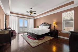 5 bedrooms, desk, iron/ironing board, travel cot