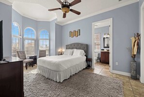 5 habitaciones, tabla de planchar con plancha, cuna de viaje y wifi 