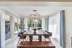 Dining - Modern Home in FTL!  Hot Tub & Dogs Welcome! (Oakland Park)