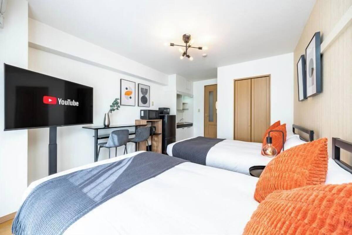 1 slaapkamer, een strijkplank/strijkijzer, gratis wifi