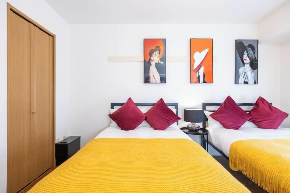 1 bedroom, iron/ironing board, WiFi (free)