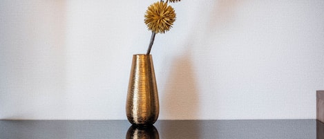 Design Apartment, Non Smoking (201) | In-room dining
