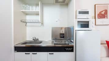 Comfort Apartment, Non Smoking (203) | Private kitchen | Electric kettle, toaster