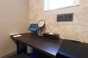 Deluxe Quadruple Room | Free WiFi, bed sheets - kei Hotel and Apartment (Fukuoka)