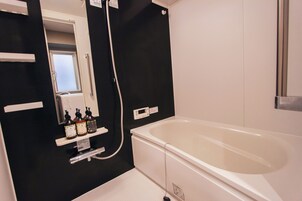 Superior Quadruple Room | Bathroom | Hair dryer, slippers, towels, shampoo