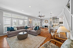 Smart TV, books, video library - Beach House with Ocean Views, Just Steps from Sand (Galveston)