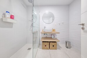 Shower, hair dryer, towels, toilet paper
