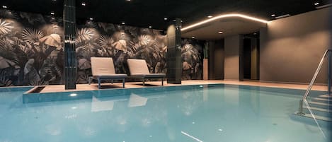 Indoor pool, seasonal outdoor pool, free cabanas, pool umbrellas