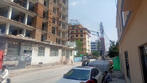 A multi-story building with a sign reading "HOTEL". - Hotel Al Badar (Rawalpindi)