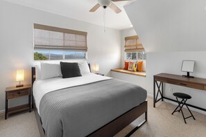 2 soveværelser, skrivebord, strygejern/strygebræt, weekendseng