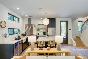 Smart TV - Mill Creek by AvantStay | Modern Design, Patio, Hot Tub (Healdsburg)