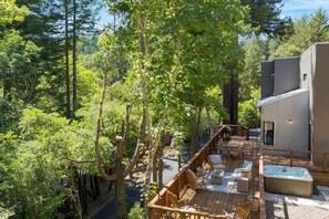 Outdoor dining - Mill Creek by AvantStay | Modern Design, Patio, Hot Tub (Healdsburg)