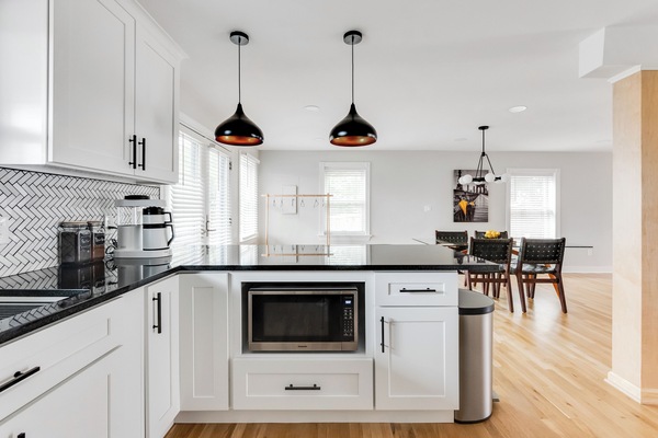 Køleskab, mikrobølgeovn, ovn, kogeplade